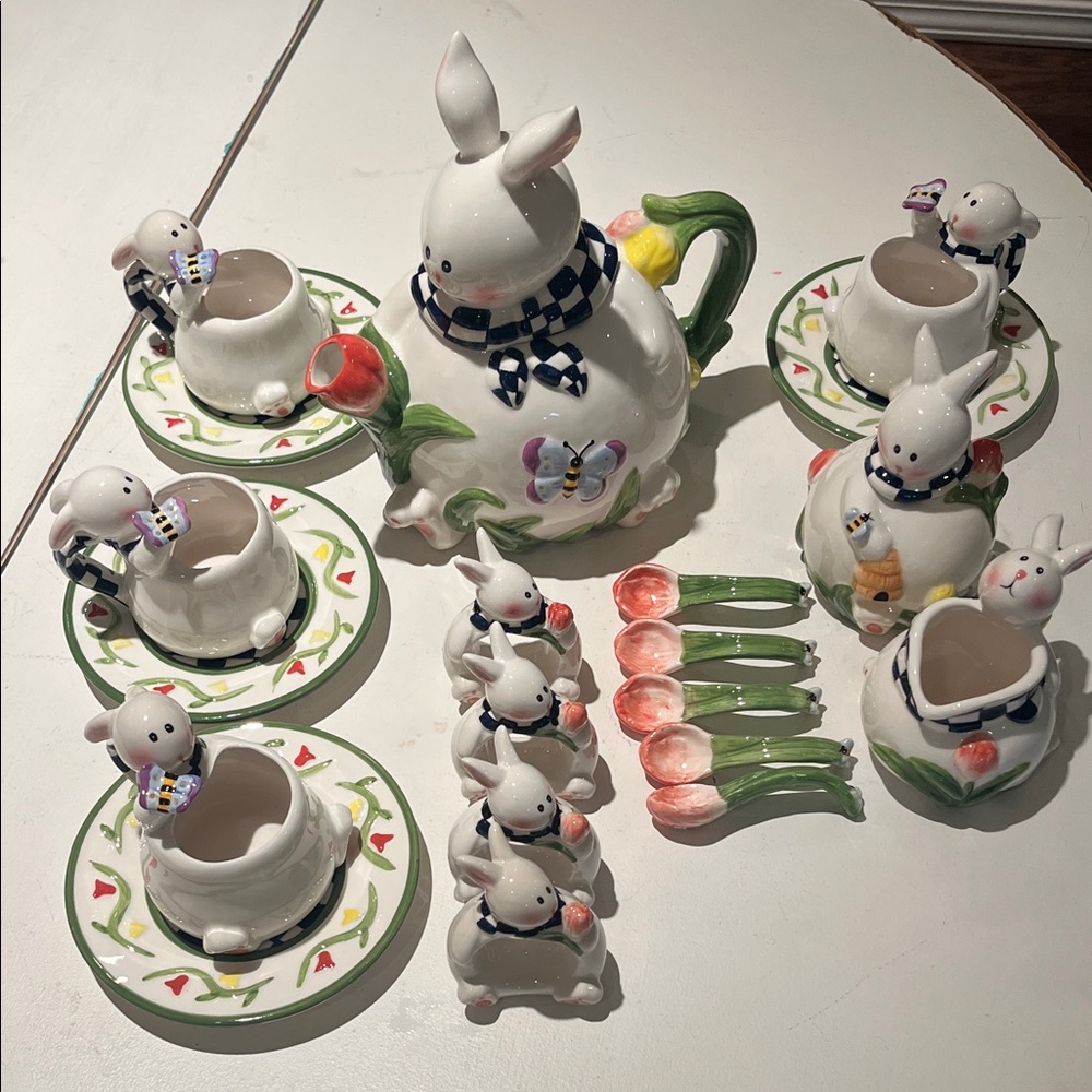 Mercuries Bunny Tea Set, 22 Pieces